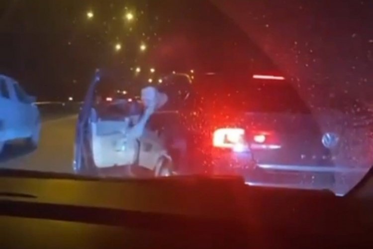 İzmir'de trafik magandası, evli &ccedil;ifte korku dolu anlar yaşattı