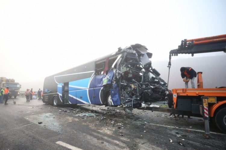 Kuzey Marmara Otoyolu'ndaki kazaya ilişkin g&ouml;zaltına alınan 7 s&uuml;r&uuml;c&uuml; adliyede
