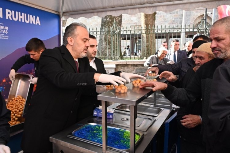 Bursa'da şehitlerin anısına lokma dağıtıldı