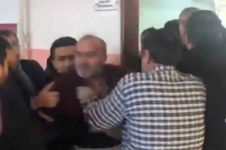 Kocaeli'de okulu bastılar! &Ouml;ğretmeni &ouml;ld&uuml;resiye darp ettiler