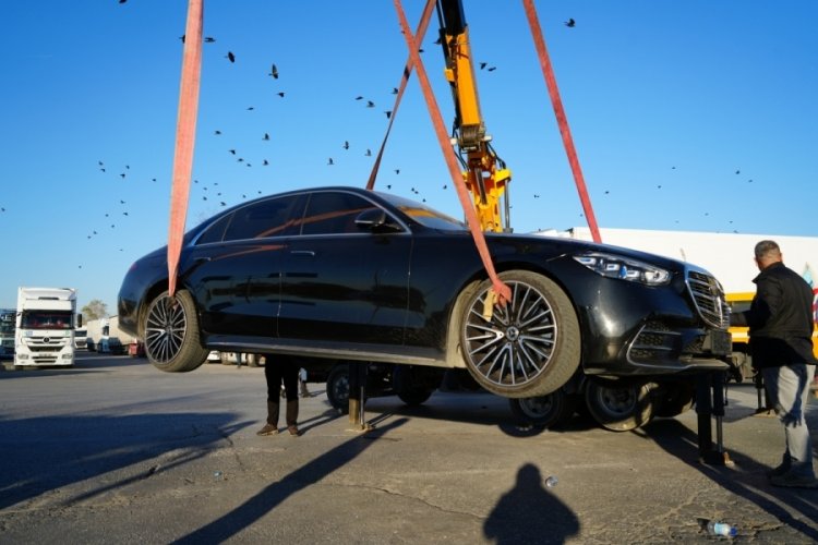 16 milyonluk otomobil yolda kaldı!