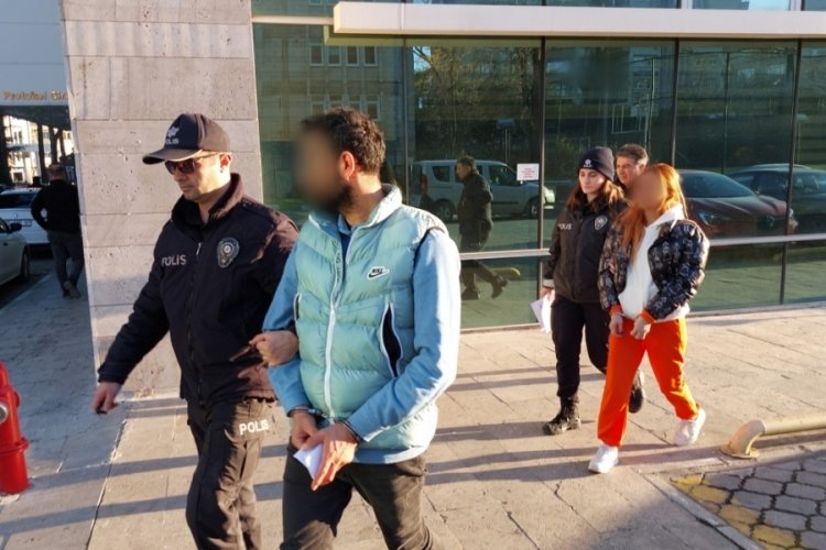 Hastanedeki doktor odasından 35 bin lira &ccedil;alan 2 kişi yakalandı