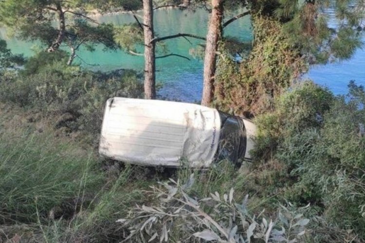 Bodrum'da minib&uuml;s şarampole devrildi: 7 yaralı