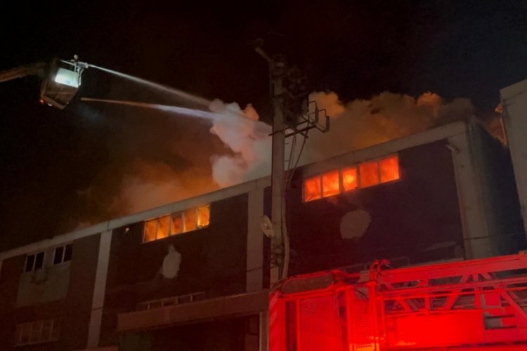 Bursa'da mobilya imalathanesi alevlere teslim oldu