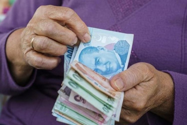 Asgari &uuml;cret artışının ardından g&ouml;zler en d&uuml;ş&uuml;k emekli maaşlarına &ccedil;evrildi!