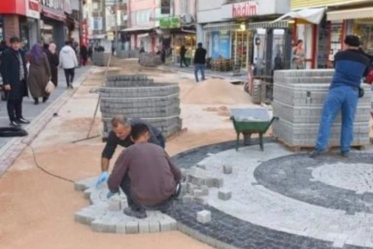 Bursa Yenişehir'de hal içindeki sokakların zemini dekoratif taşlarla yenileniyor