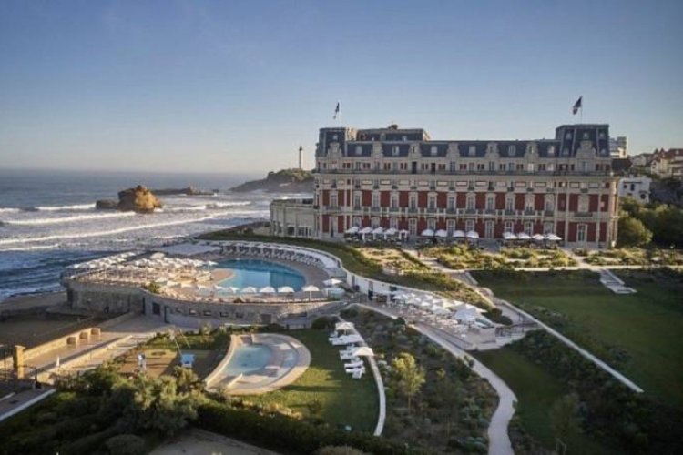 Otel restoranında &ccedil;ıplak şaka!