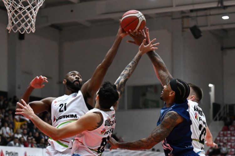 Aliağa Petkimspor, Onvo B&uuml;y&uuml;k&ccedil;ekmece Basketbol'u mağlup etti