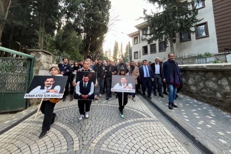 Bursa'da şehit askerleri anma ve Filistin'e destek y&uuml;r&uuml;y&uuml;ş&uuml; d&uuml;zenlendi