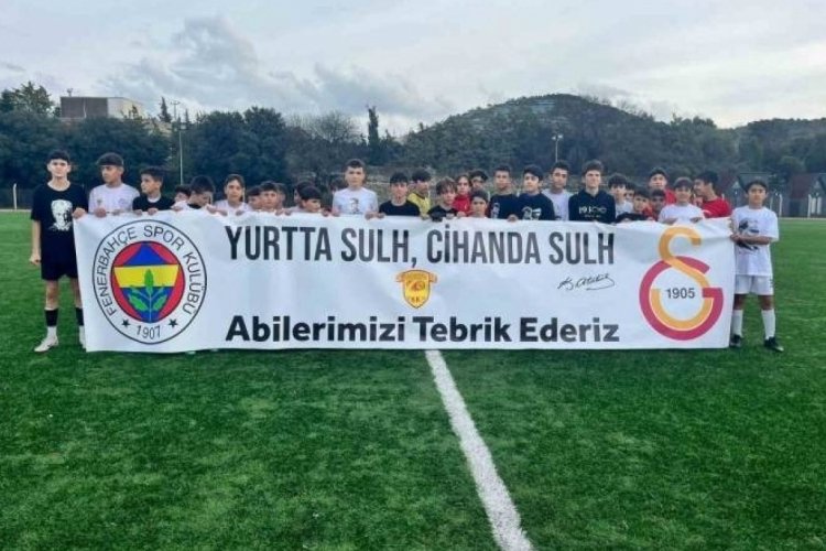 Sahaya Atat&uuml;rk'&uuml;n s&ouml;z&uuml;yle &ccedil;ıktılar