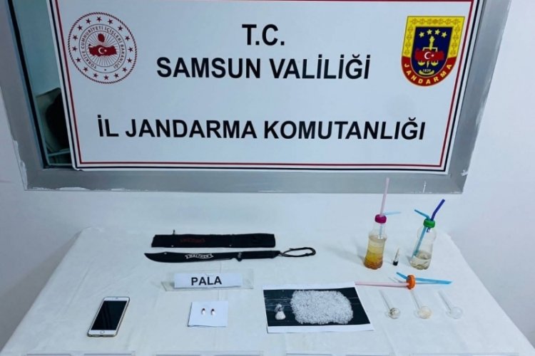 Samsun'da otob&uuml;sle uyuşturucu taşırken jandarmaya yakalandı