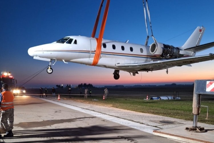Diyarbakır'da pistten &ccedil;ıkan &ouml;zel jet kaldırıldı