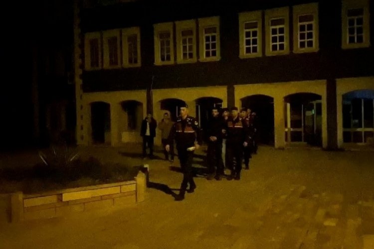 İzmir'de g&ouml;&ccedil;men ka&ccedil;ak&ccedil;ılığı operasyonu: 6 tutuklama