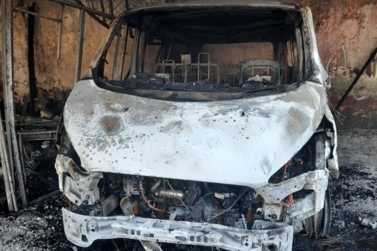 Konya'da oto yıkamacıdaki yangında 2 ara&ccedil; yandı