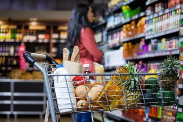 Asgari &uuml;cret zammının ardından vatandaşın g&ouml;z&uuml; marketlerde! İşte temel gıda &uuml;r&uuml;nlerinin maliyeti