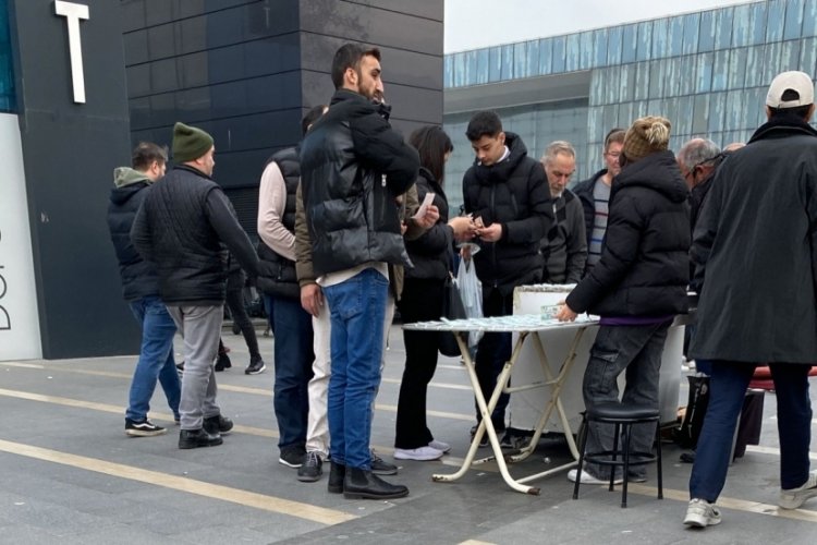 Bursalılar yılın son g&uuml;n&uuml; milli piyango sırasında&nbsp;