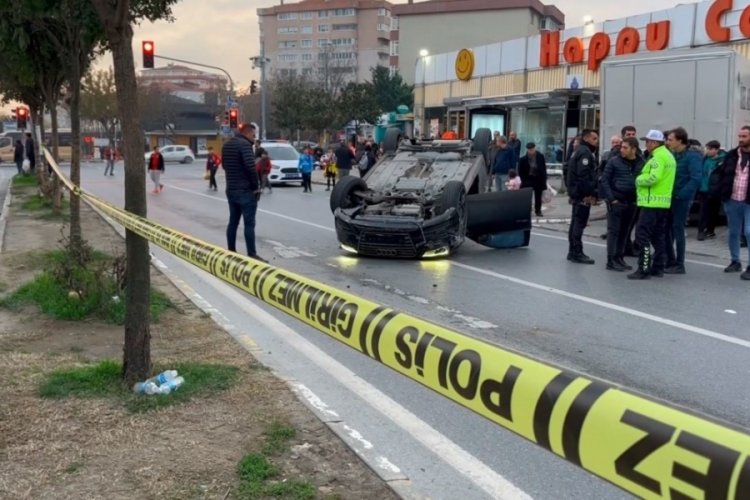 İstanbul'da polisten ka&ccedil;tı! Kovalamaca sırasında takla attı