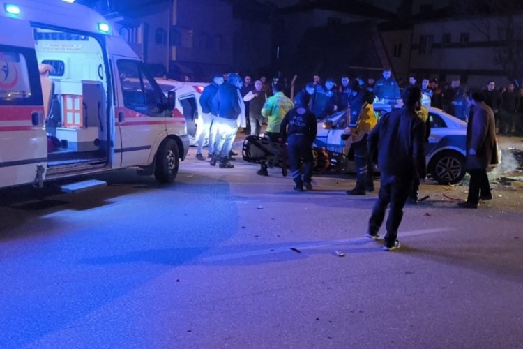 Bursa'da kaza: 2'si polis 4 kişi yaralandı!