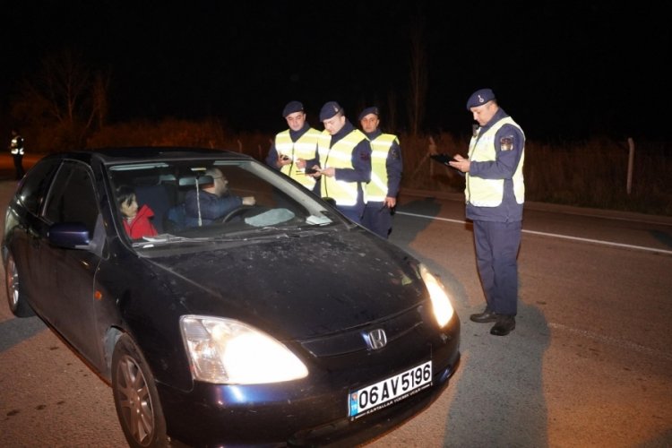 Bursa'da jandarma ekiplerinden gece boyu sıkı denetim!