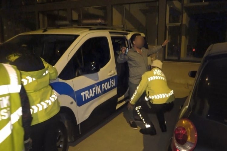 Bursa'da aranan şahıs yılbaşı gecesi l&uuml;ks aracıyla yakalandı