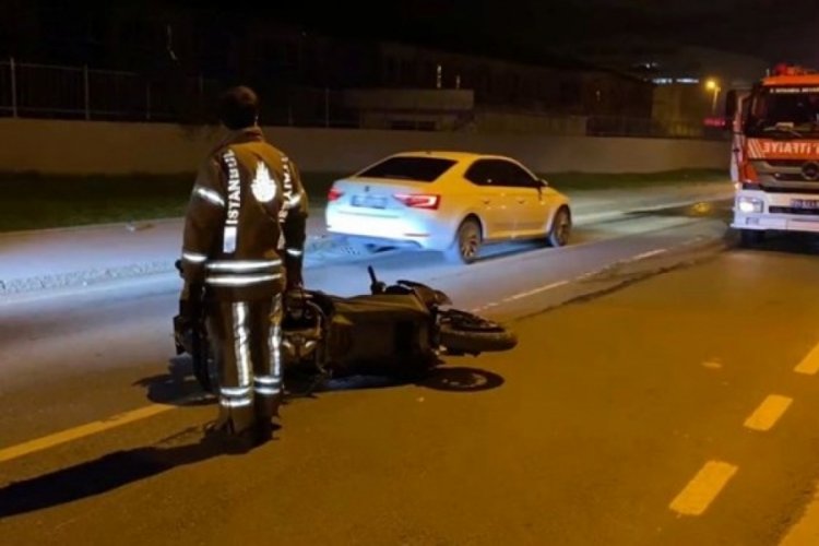 İstanbul'da elektrik panosuna &ccedil;arpan motosikletli hayatını kaybetti