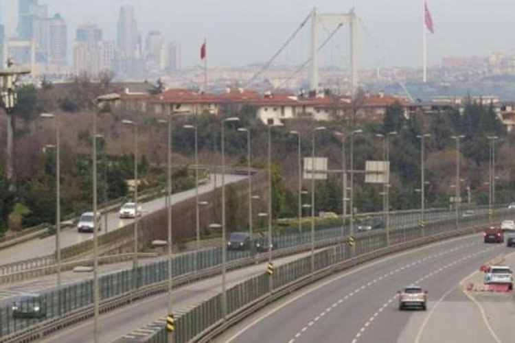 İstanbul'da yılın ilk g&uuml;n&uuml;: Otoyollar, sokaklar ve caddeler boş
