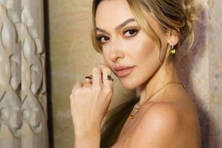 Hadise'nin yeni yıl kombini g&ouml;z kamaştırdı!