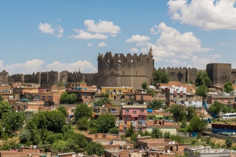 Diyarbakır'da sis etkili oldu
