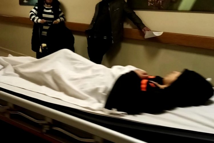 Bursa'da bah&ccedil;ede bulduğu tineri ateşe veren &ccedil;ocuk yaralandı