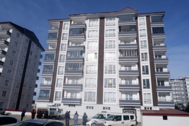Erzurum'da 4. Kattan d&uuml;şen kadın hayatını kaybetti