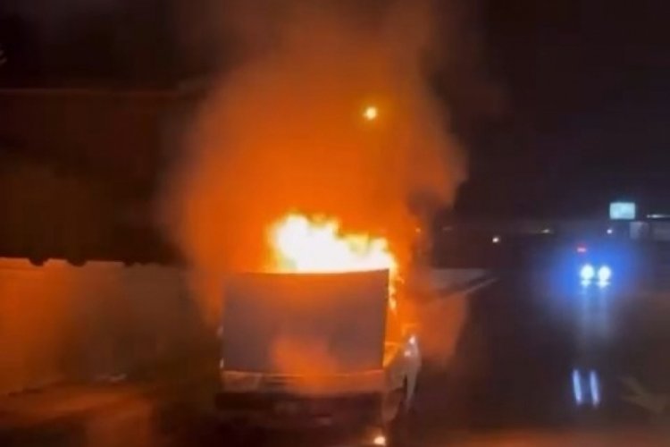 Bursa'da seyir halindeki otomobil alev topuna d&ouml;nd&uuml;