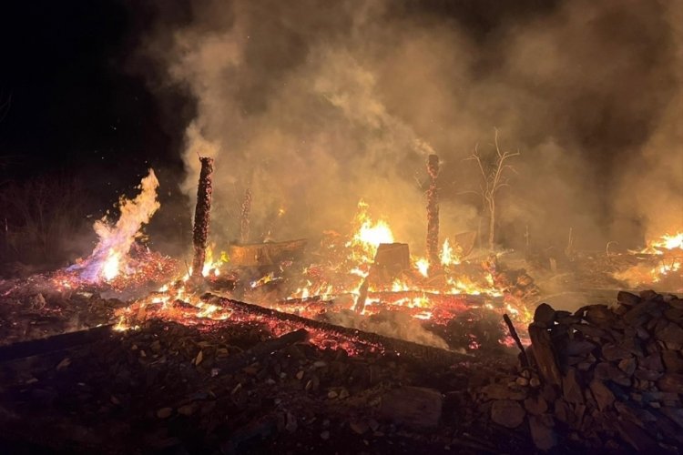 Sinop'ta 5 evin zarar g&ouml;rd&uuml;ğ&uuml; yangında 2 kişi &ouml;ld&uuml;
