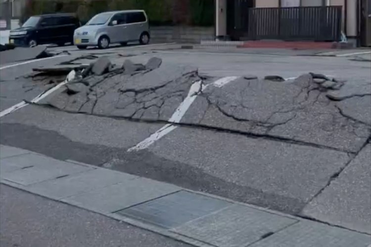 Japonya'nın batısında son 1,5 saatte 9 deprem oldu