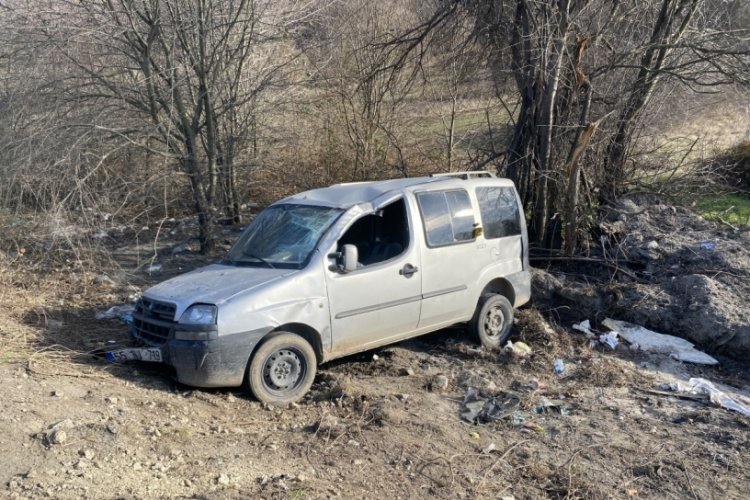 Samsun'da lastiği patlayan ara&ccedil; şarampole devrildi