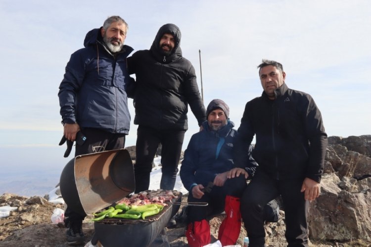 Iğdır'da 2 bin 550 rakımda mangal keyfi