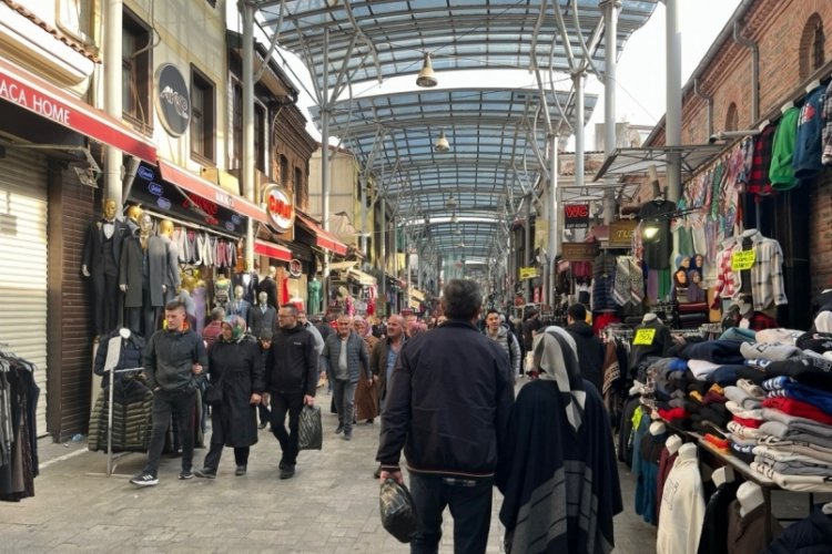 Bursalı vatandaşlar tatilini &ccedil;arşıda ve AVM de ge&ccedil;irdi
