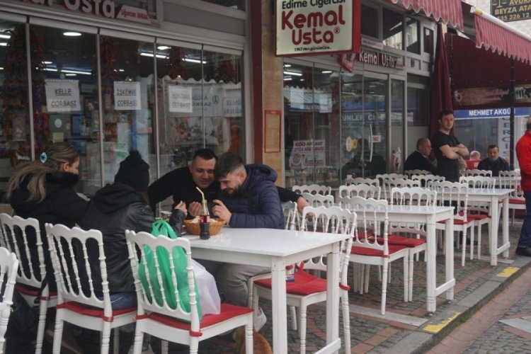 Fiyat listelerinin g&ouml;r&uuml;n&uuml;r yerde olması sevindirdi