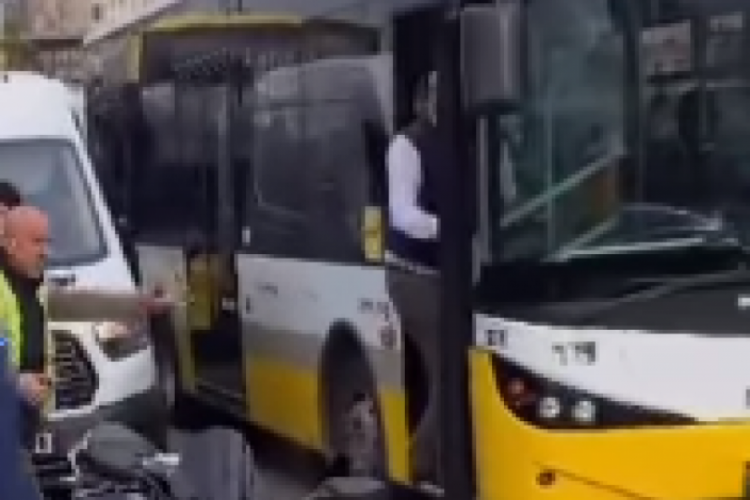 Bursa'da yol tartışması kavgaya d&ouml;nd&uuml;!