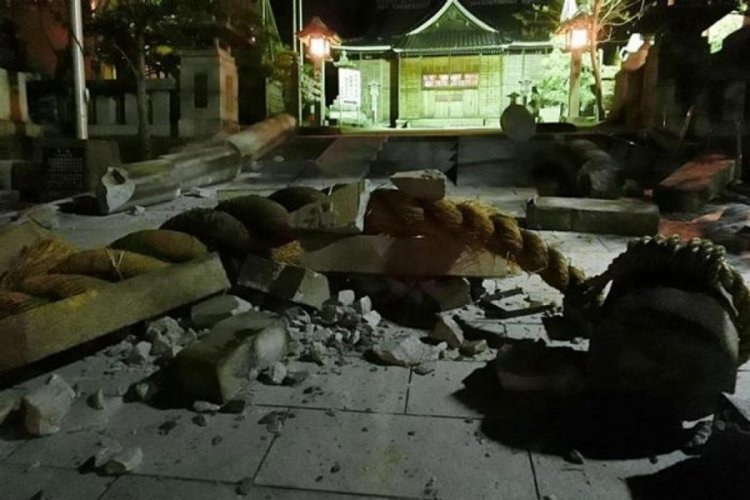 Japonya'da 7.6 b&uuml;y&uuml;kl&uuml;ğ&uuml;nde deprem! 4 kişi hayatını kaybetti