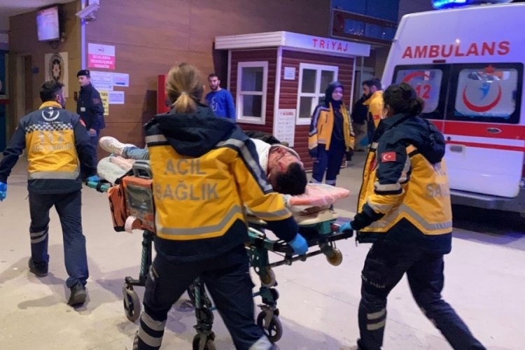 Bursa'da kasisten hızla ge&ccedil;en motosiklet devrilerek s&uuml;r&uuml;klendi!