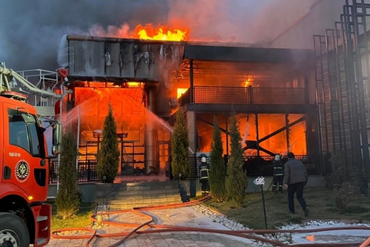 K&uuml;tahya'da porselen fabrikasında yangın!