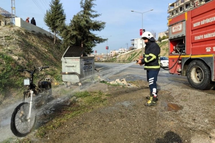 Hatay'da motosiklet yandı