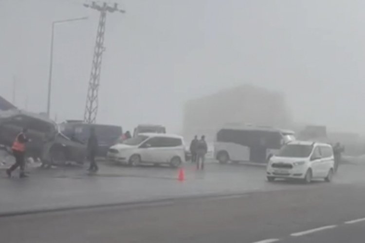 Bitlis'te zincirleme kaza: 18 yaralı