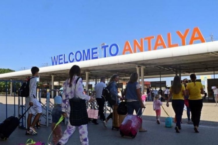 Antalya turizmde t&uuml;m zamanların rekoru! En fazla turist Rusya'dan
