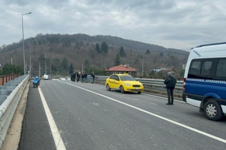 D&uuml;zce'de yol kenarında yaralı bulunan gen&ccedil; hastanede &ouml;ld&uuml;