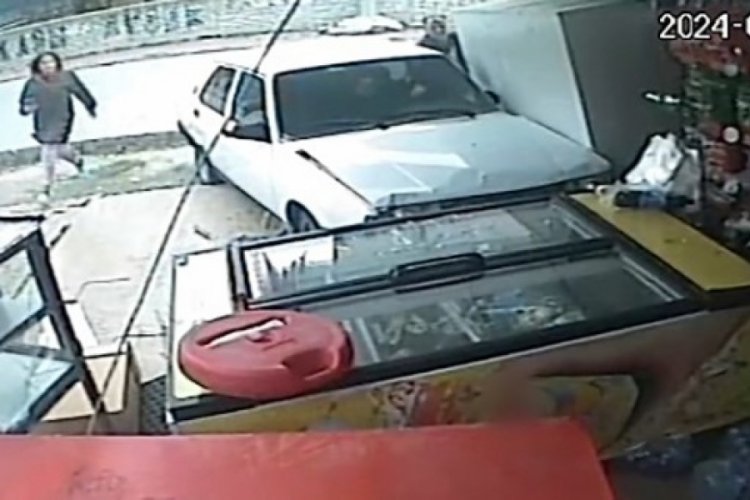 Konya'da araba kullanmayı &ouml;ğrenen s&uuml;r&uuml;c&uuml; b&uuml;feye daldı