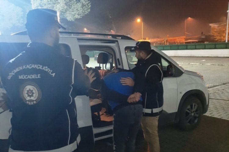Erzincan'da 22 d&uuml;zensiz g&ouml;&ccedil;men yakalandı, 2 organizat&ouml;r tutuklandı