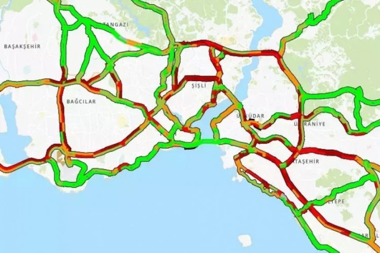 İstanbul'da trafik yoğunluğu! Y&uuml;zde 75'i ge&ccedil;ti