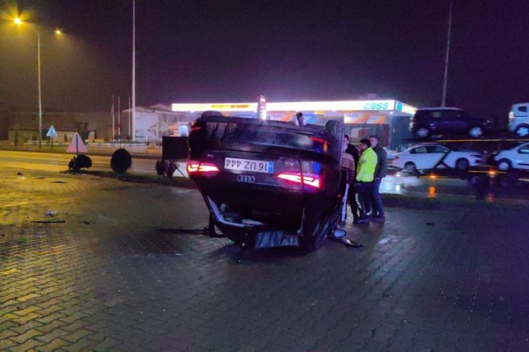 Bursa'da babasından izinsiz aldığı otomobille kaza yaptı! 3 yaralı
