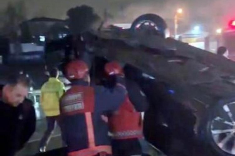 Sakarya'da bariyerleri aşan otomobil takla attı: 1 yaralı
